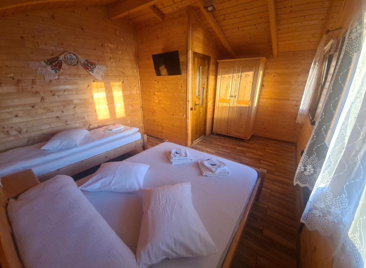 Cabanutele Din Lemn Villa Chiscau Exterior photo